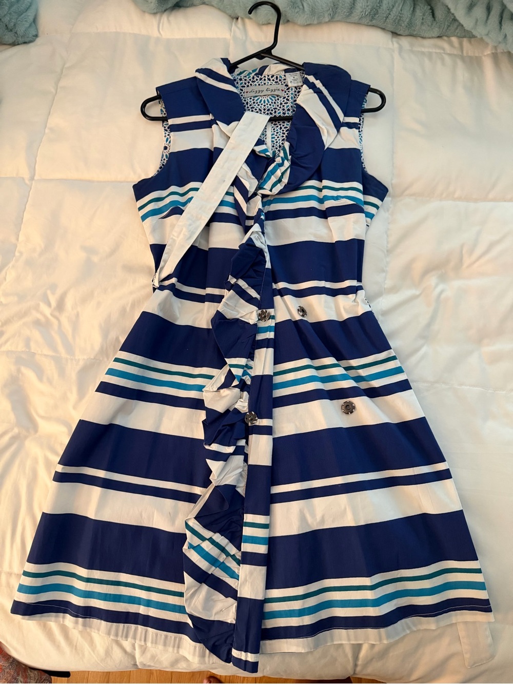 Dizzy Lizzie Sleeveless Ruffled Blue/White/Pattern Belted Snap Dress & Pockets.